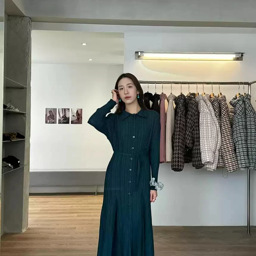 Women's Pleated Long Sleeve Cardigan Dress - view 2