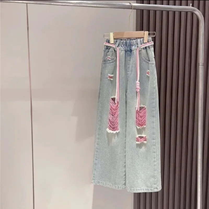 Girls' 3D Graffiti Short Sleeve Top & Ripped Denim Pants Set - Image 3