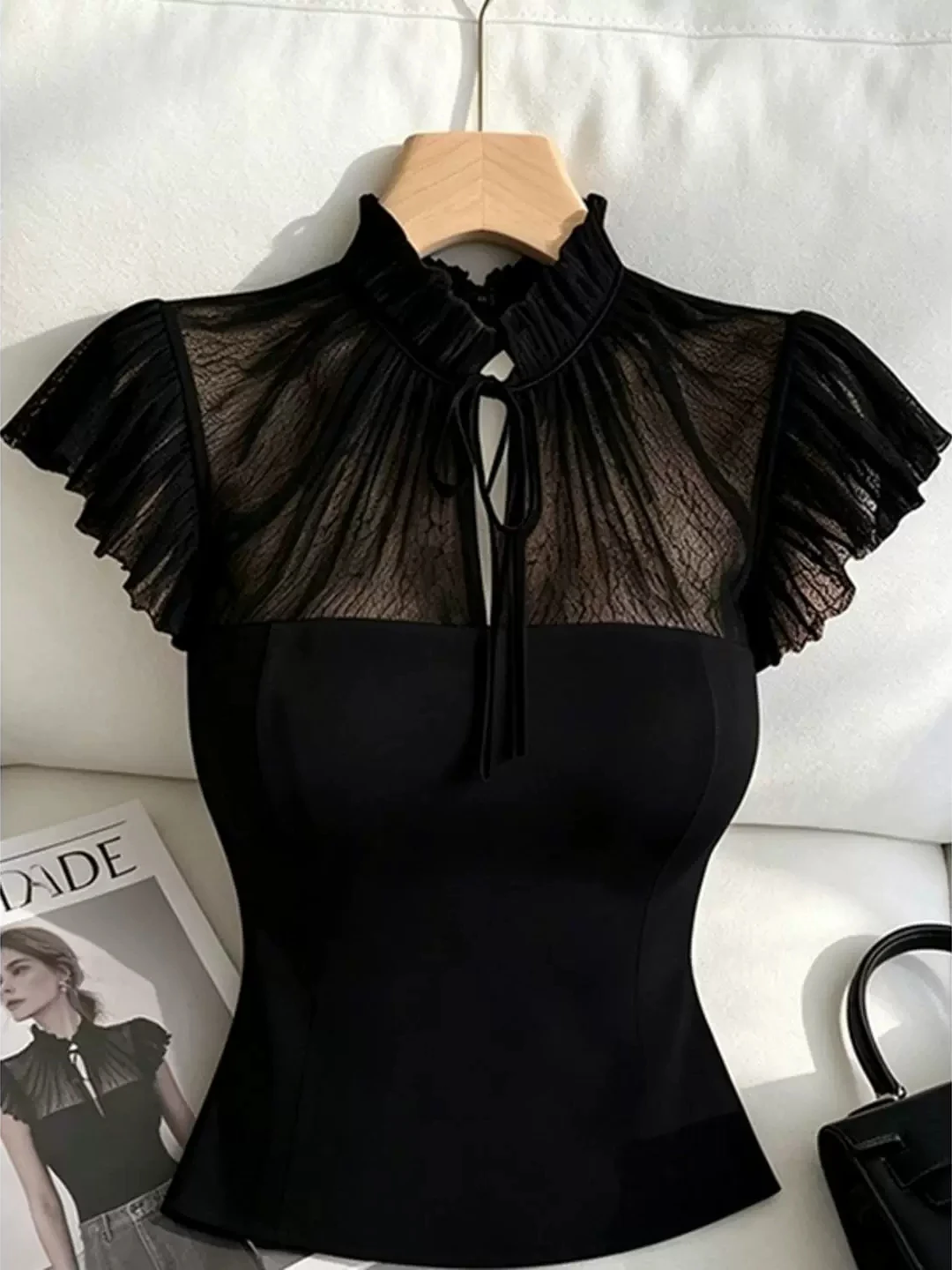 2026 New Summer High-End Unique Stylish Black Lace Splicing Waist-Cinching Top French Style Fashionable Women's T-shirt - Image 2