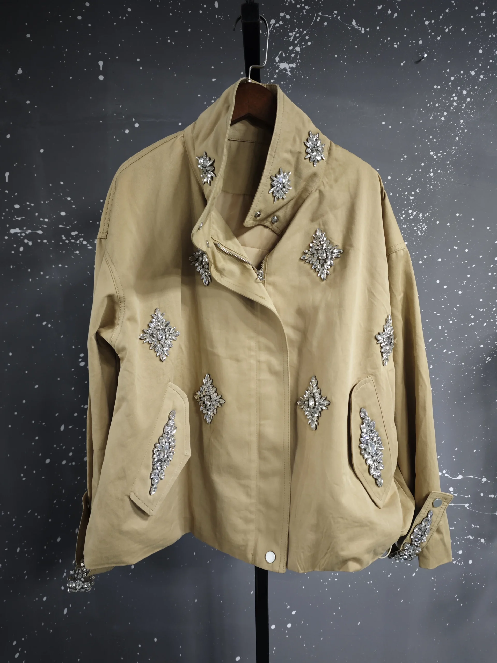 DEAT Women's Coat Loose Khaki Stand-up Collar Zipper Long Sleeve Diamonds Drawstring Jackets 2026 Spring Fashion 29A4829 - Image 7