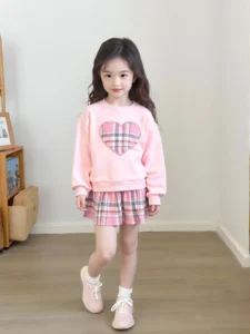 Two piece casual college style heart-shaped plaid round neck long sleeved pullover and pink short skirt for spring and autumn