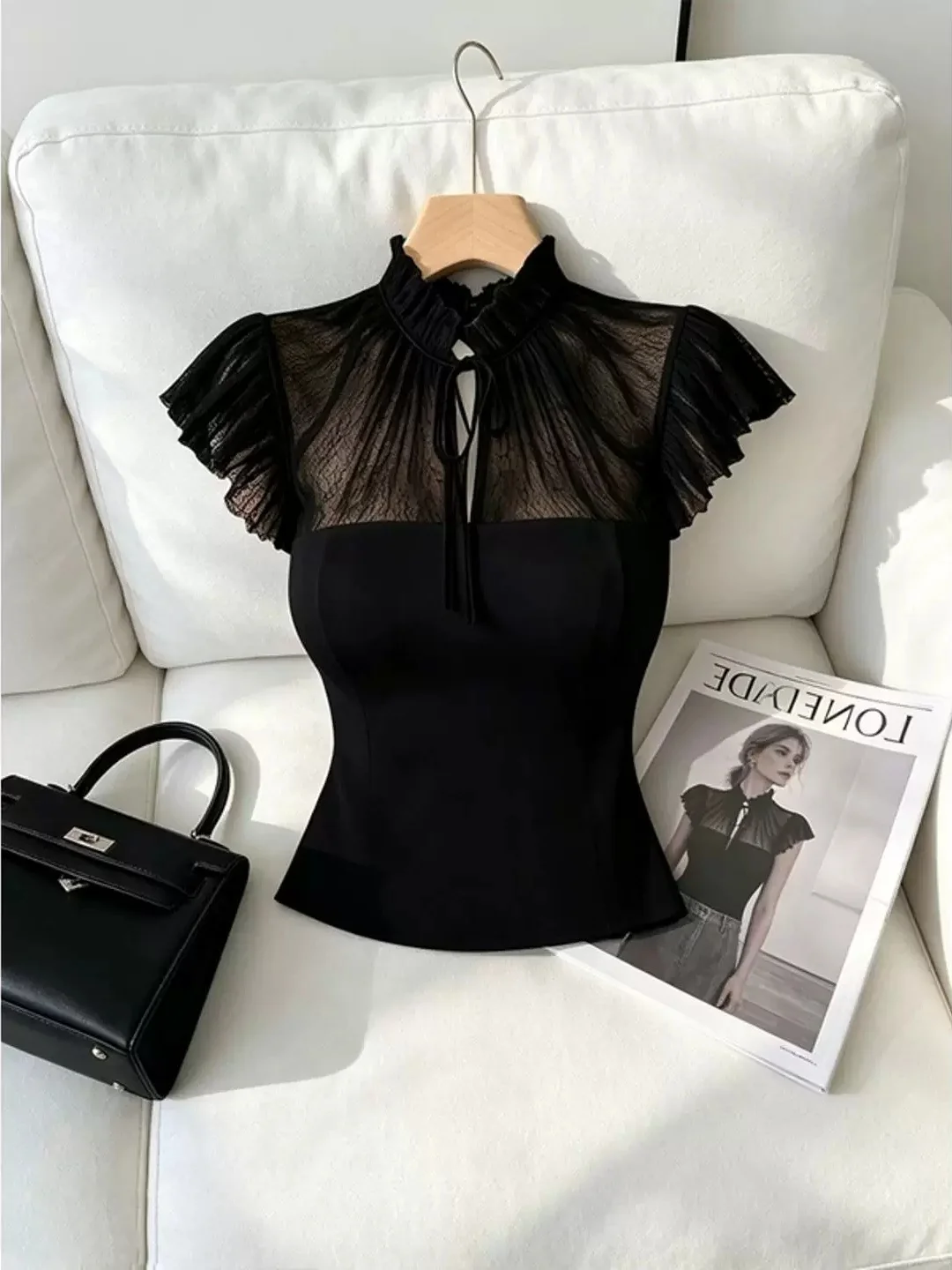 2026 New Summer High-End Unique Stylish Black Lace Splicing Waist-Cinching Top French Style Fashionable Women's T-shirt - Image 5