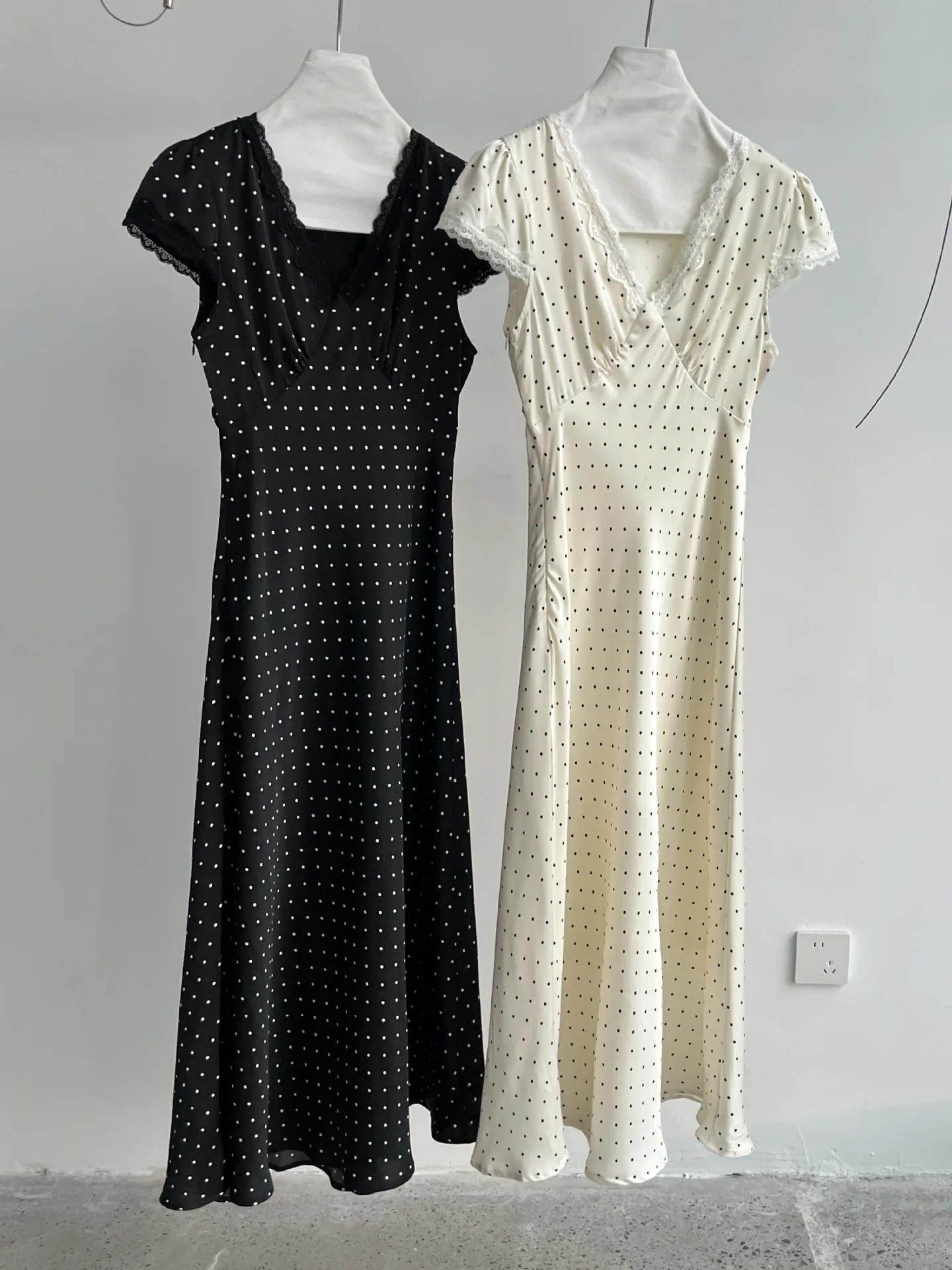 Women's Polka Dot Lace V-Neck Midi Dress - view 6