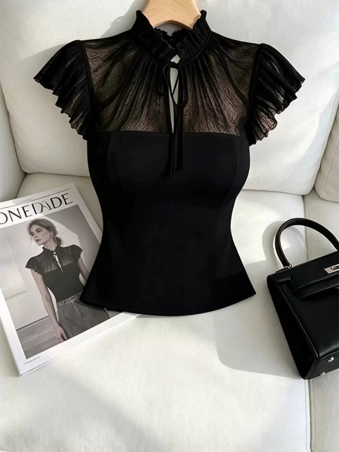 2026 New Summer High-End Unique Stylish Black Lace Splicing Waist-Cinching Top French Style Fashionable Women's T-shirt - Image 4