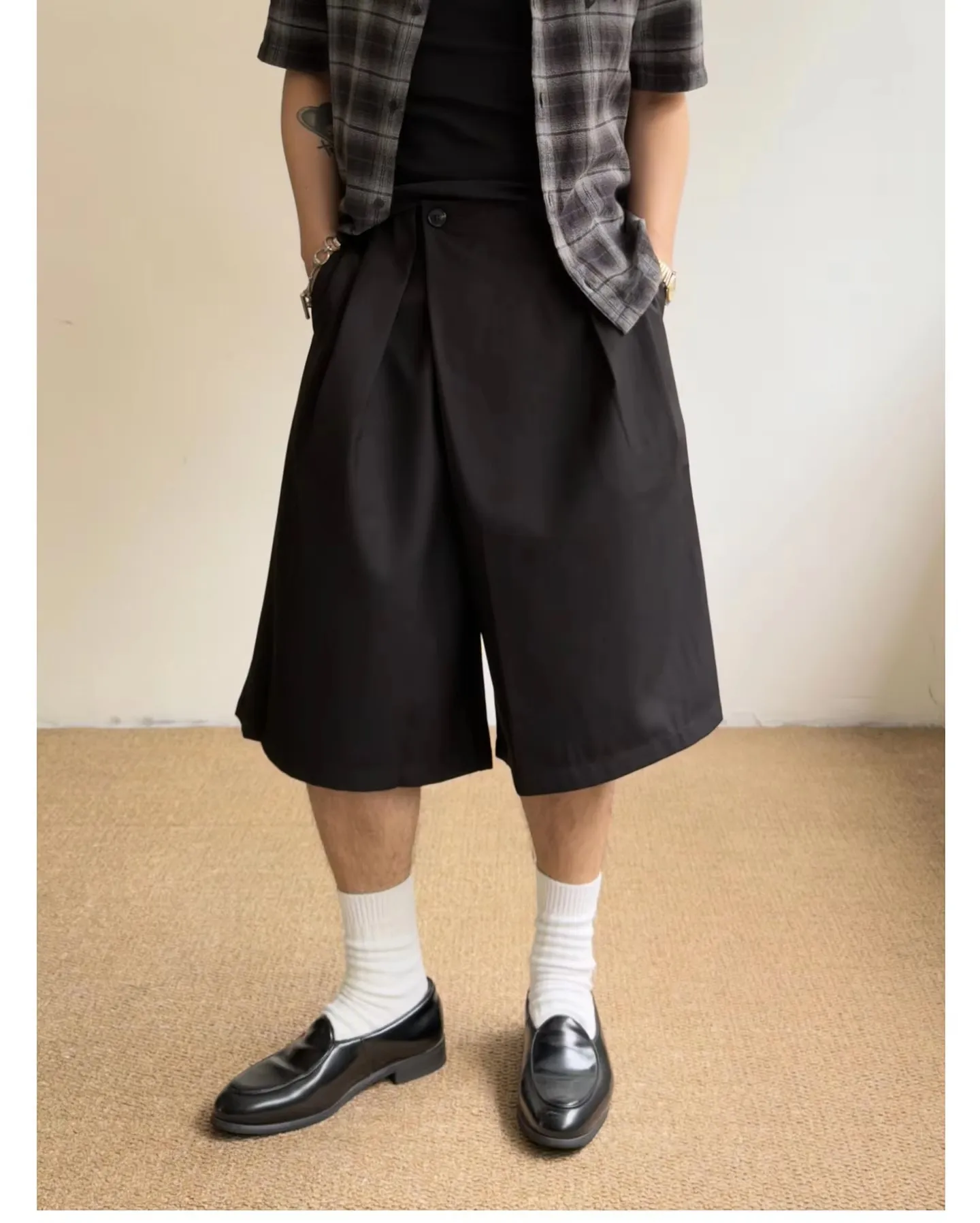 Grey Pleated Wide Leg Shorts for Men - Image 7