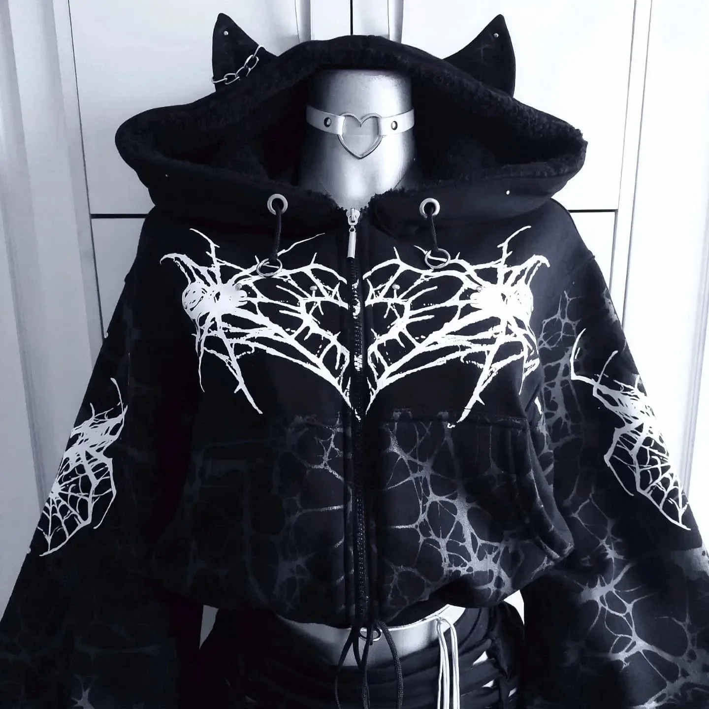 Women Gothic Star Moon Print Fleece Lined Hoodie Bat Wing Back Chain Zip Up Cropped Drawstring Y2K Punk Streetwear Sweat Jacket - Image 7