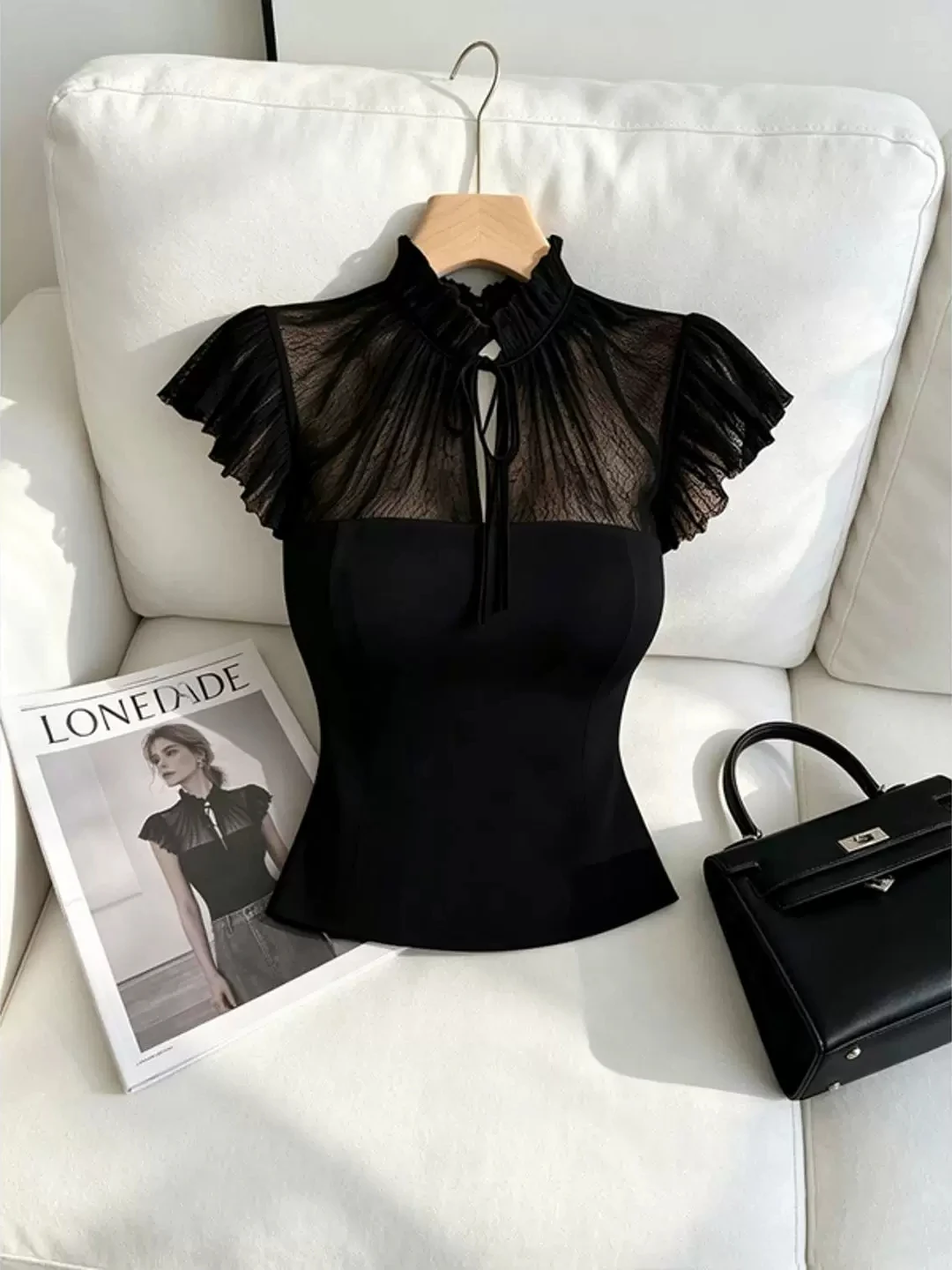 2026 New Summer High-End Unique Stylish Black Lace Splicing Waist-Cinching Top French Style Fashionable Women's T-shirt - Image 3