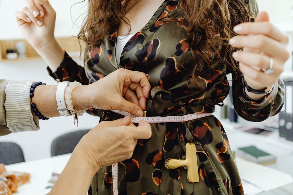 The Ultimate Guide to Perfect Fits: How to Shop for Clothing Online with Confidence