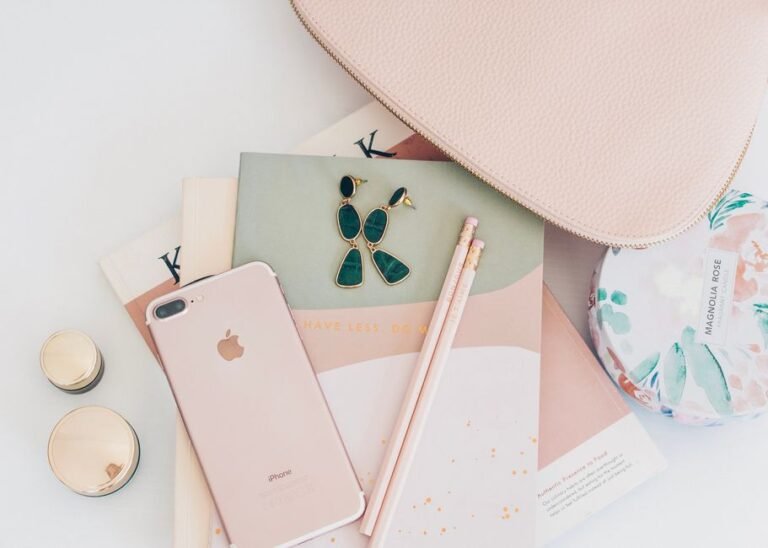 Less Is More: Mastering the Art of Minimalist Jewelry