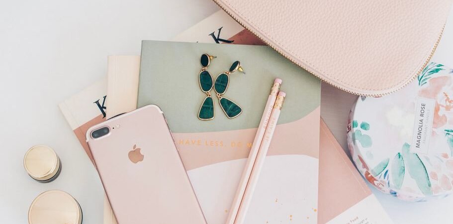 Less Is More: Mastering the Art of Minimalist Jewelry