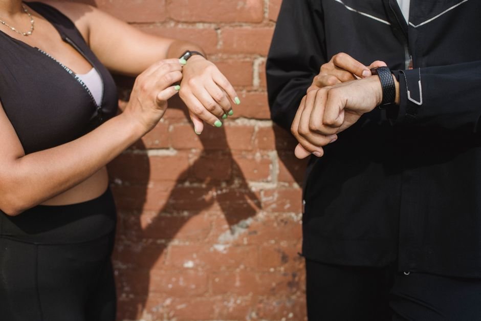 Wrist Wars: How to Choose Between a Smartwatch and a Fitness Tracker