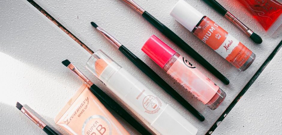 The Art of the Travel Beauty Kit: Pack Lighter, Look Better