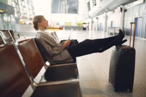 The Art of the Long-Haul: How to Stay Comfortable and Stylish While Traveling