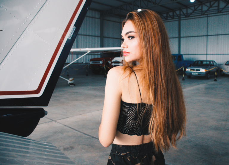 Jet-Set Styling: The Essential Hair Accessories You Need for Your Next Trip
